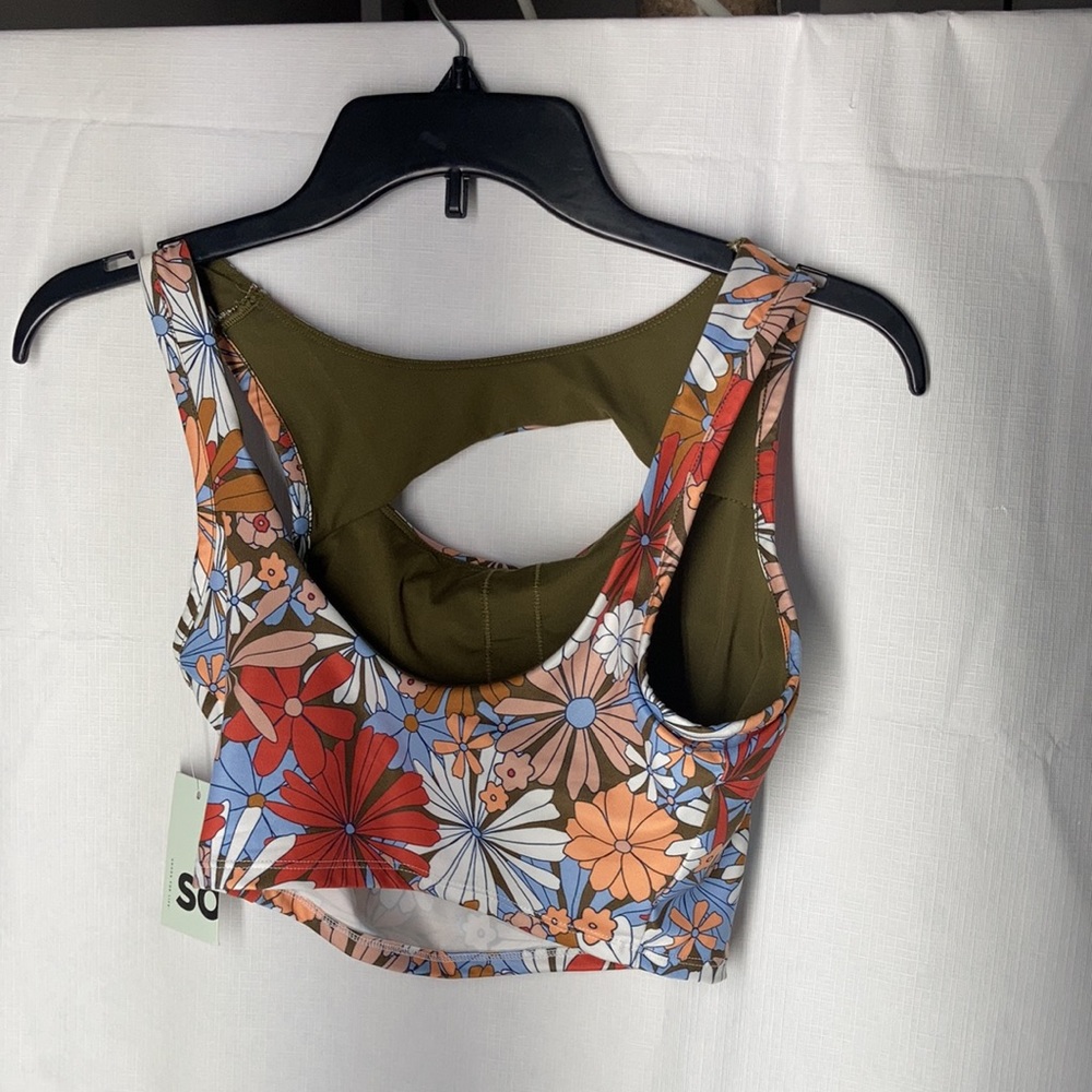 SO floral Sporty cutout top & high rise sporty short S jrs - Picture 7 of 17